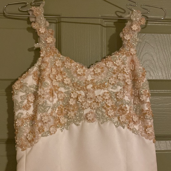 Cream sequined wedding dress.  Length from waist 106 inches. - Picture 2 of 10